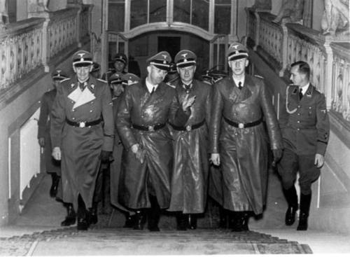 tumblr_lyb5tbGlRY1r120mro1_500