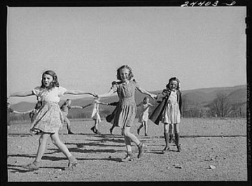 L1_Children_playing_game